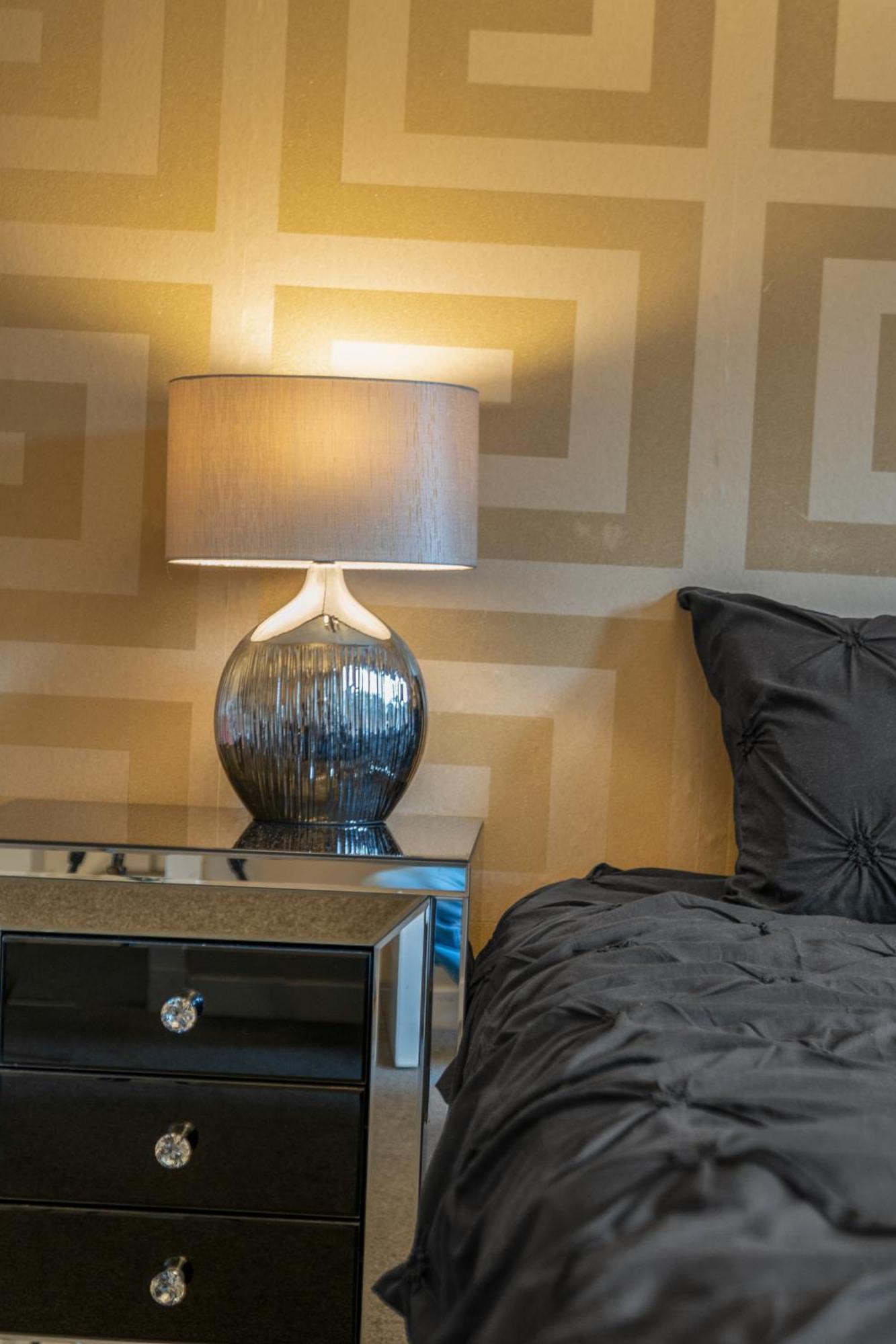 Maison d'hôtes Cosy, Stylish Bedroom For Business And Work Travellers