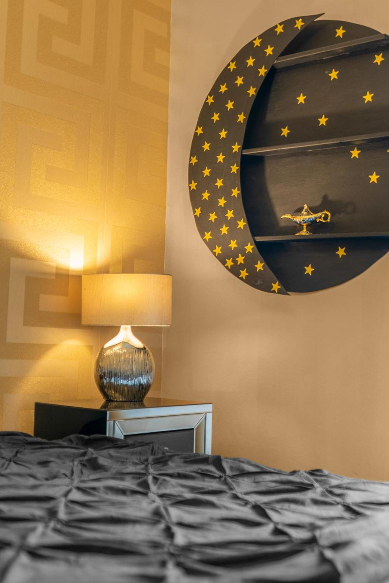 Maison d'hôtes Cosy, Stylish Bedroom For Business And Work Travellers